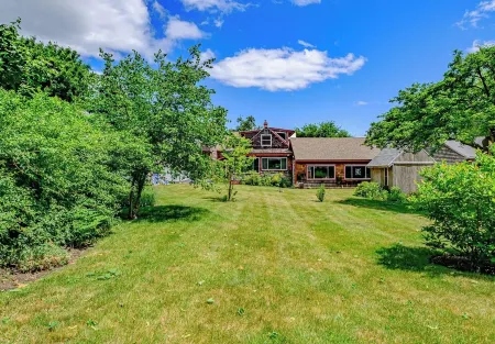 4 Bedroom Beachside Surfer's Home