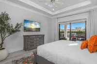 Marco Luxe Retreat / Waterfront