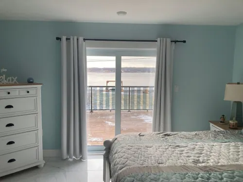 Beautiful Waterfront Retreat