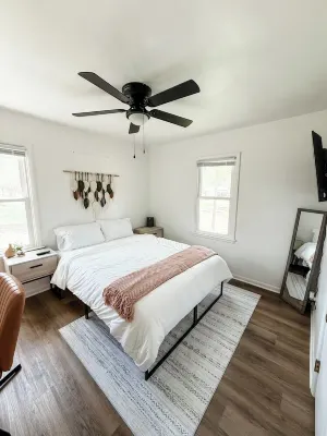 Tranquil and modern home in a quiet neighborhood Hotels in Jasper County