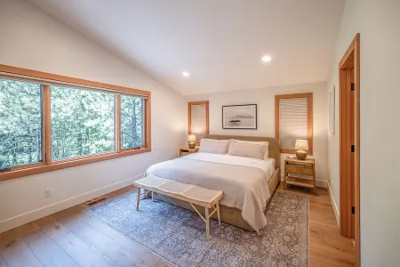 Luxury, Private Suncadia NEW Build, 4 KING SUITES, Bunk Room, Hot tub, Game Room