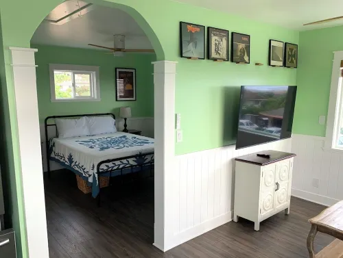 A Delightful Beach Loft with Panoramic Ocean View Hotels in Kalaoa