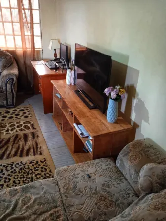 1 Bedroom, WiFi, Workspace and Parking in Kiambu Отели в г. Киамбу