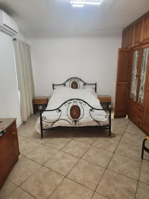 Seafront apartment in welcoming Marsaskala with fully AC, WiFi. Sleep up to 6!