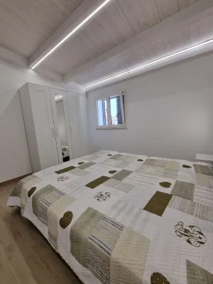 Newly renovated apartment with terrace, 5 minutes walk to the beach Hotel a Portopalo di Capo Passero