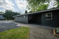 A 1-bedroom suite in beautiful Greenwood Lake Hotels in Warwick