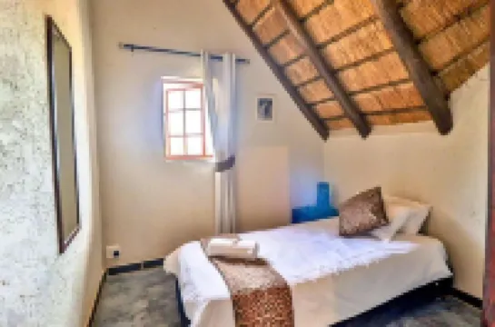 Luxury chalet 12 mi from the Crocodile Bridge Gate of the Kruger National Park!