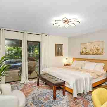 Stylish 3BR w/EV charger,Firepit, workspace,fast wifi,vinyl, near downtown Macon Rooms