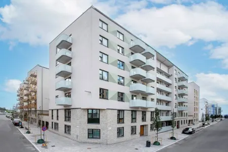 Stockholm Stylish, Lovely, Amazing & Modern Apartment +Balcony +Patio +BBQ +Park Отели в г. Jarfalla