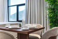 The Living Hotel a Falaj Al Mualla