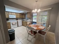 Charming 2-bedroom house in tranquil LaBelle with WiFi, AC 헨드리 카운티 호텔