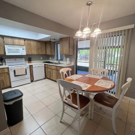 Charming 2-bedroom house in tranquil LaBelle with WiFi, AC