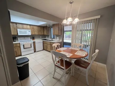 Charming 2-bedroom house in tranquil LaBelle with WiFi, AC