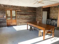 Gîte au Cœur du Beaujolais, Dans un Domaine Viticole Hotels in Bully