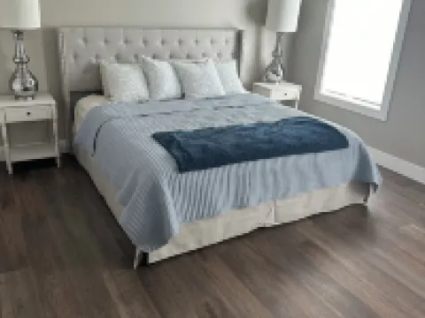 RIVERFRONT  NEW 4-bedroom house with WiFi and AC in Calico Rock Hotels in Izard County