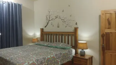 Chrisanns Hidden Cove King Bedroom max 3 guests Hotels in 