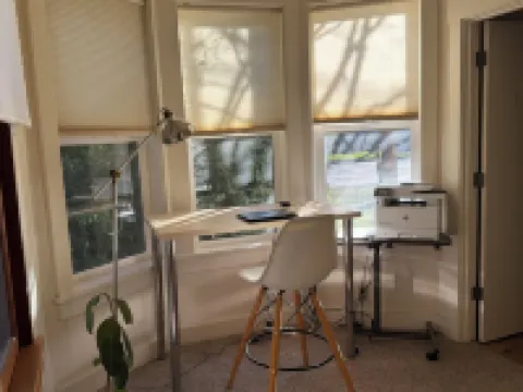 Spacious 5-Bedroom House in Eugene, Walking Distance to Campus, Hayward Field