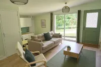 The Green Escape - Cozy & Chill Hotels in Brunoy