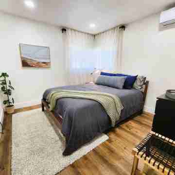 Lovely home newly remodeled near Disneyland, Convention Center and beach Rooms