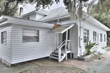 Private Studio on the Bike Trail Отели рядом с достопримечательностью «Winter Garden Art Association»