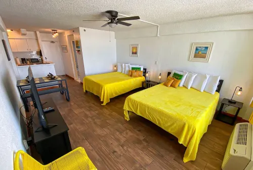 BRIGHT SUNNY HAPPY Beachside Condo!!!!