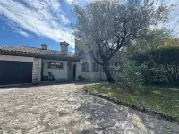 Authentic Provencal farmhouse in a private residence 방스 호텔