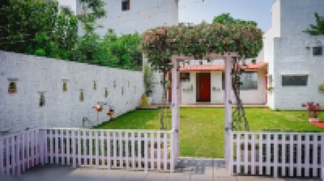 Charming 1-bedroom villa in delightful Lucknow with AC Hotels in 