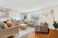 Luxury Retreat near beaches, Only 12 miles to Seattle