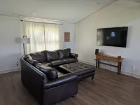 3-bedroom house with WiFi and AC in Lindale close to downtown and I-20