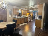 Welcoming 2-bedroom house with HVAC in  Clarendon with large lot and court yard Hotels in Clarendon