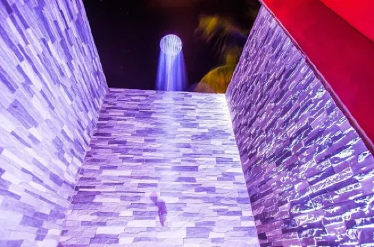 One of a kind! Superb villa, swimming pool, jacuzzi, sauna, open-air shower