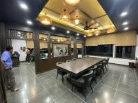 Spacious 8-bedroom villa with WiFi and AC in charming Lam Dong. Hotels in B' La