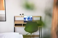 Design apartment with king-size beds & balcony