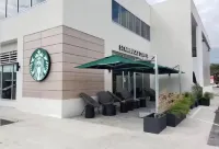 Charming 2-bedroom house with WiFi, AC in Phoenix Park Portmore. Hotels in Hellshire