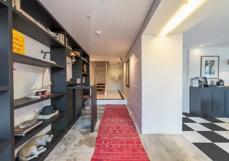 Miragaia Riverside Suites.