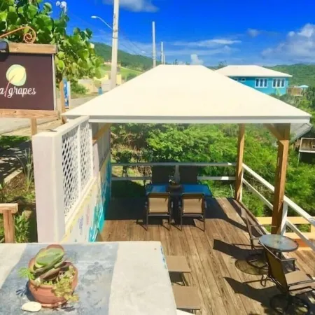 Studio en suite, king/twin beds sleep 3, multi-deck views, early access bag drop