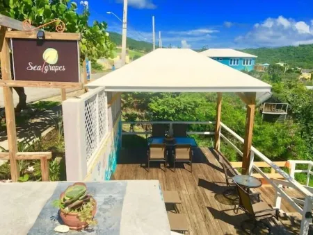 Studio en suite, king/twin beds sleep 3, multi-deck views, early access bag drop