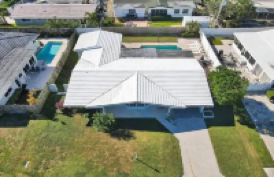 Stunning 4BR Hted Pool &Jacuzzi Close 2 the Beach