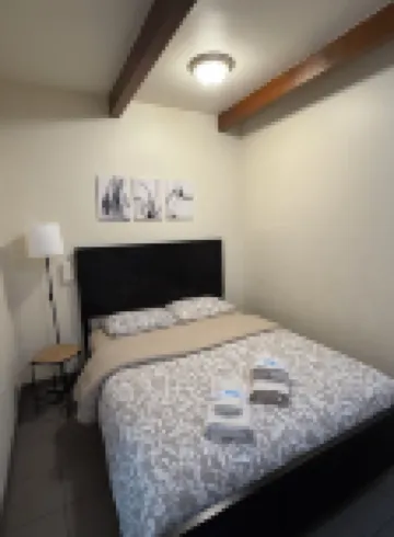 Stylish Burbank Getaway – Ensuite Baths + Prime Location!10 Mins to Universal!