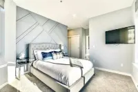 Cozy Belltown Condo with amazing Elliott Bay Views โรงแรมใน