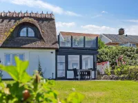 "Susan" - 20m from the sea