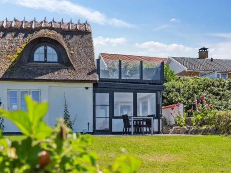 "Susan" - 20m from the sea