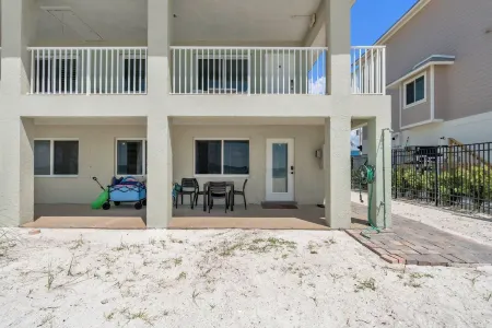 Shell Cove 106 2 Bedroom Condo by Redawning Отели в г. Брадентон Бич