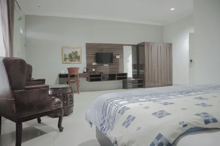 Aries Biru Hotel and Villa Отели в г. Bogor Regency
