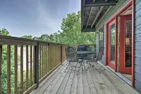 Hot Tub and Private Deck Rustic Pigeon Forge Cabin - بار