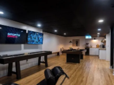 Lake house with a game room 庫克薩基酒店