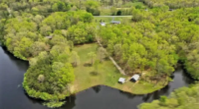 Reel Simple Lakefront Cabin Has Kayaks for Guests to Enjoy on the Lake!