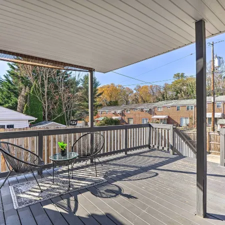 Chic Townhome w/ Deck: 6 Mi to Dtwn Baltimore