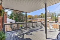 Chic Townhome w/ Deck: 6 Mi to Dtwn Baltimore