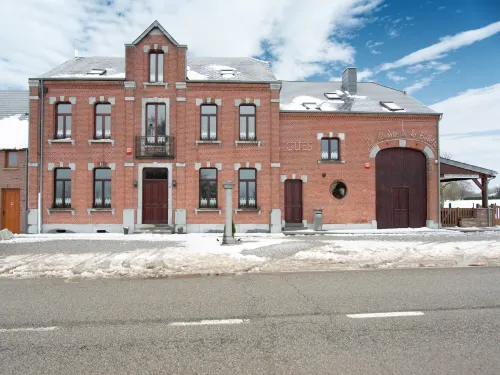 Holiday home in Cul-des-Sarts with garden Hotels in Couvin